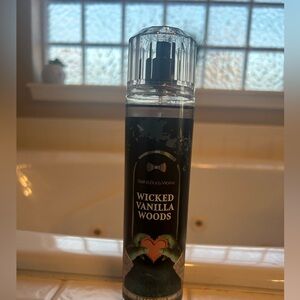 Bath and body works Halloween wicked vanilla woods mist